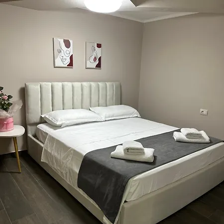Duplex 201 Apartment *
