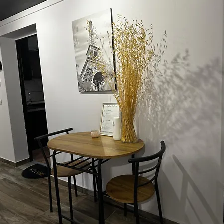 Duplex 201 Apartment *