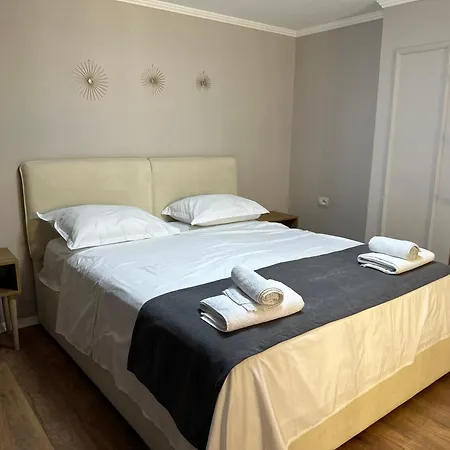 Duplex 201 Apartment *